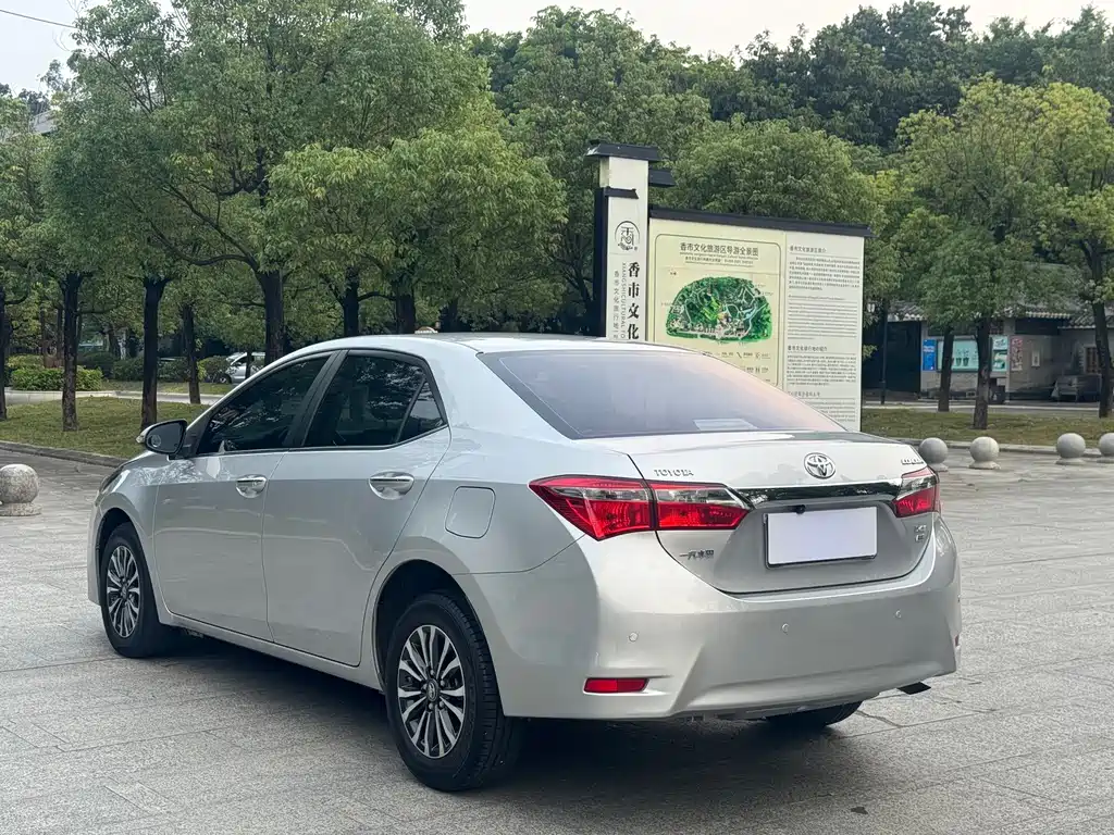 Toyota Corolla — фото 14