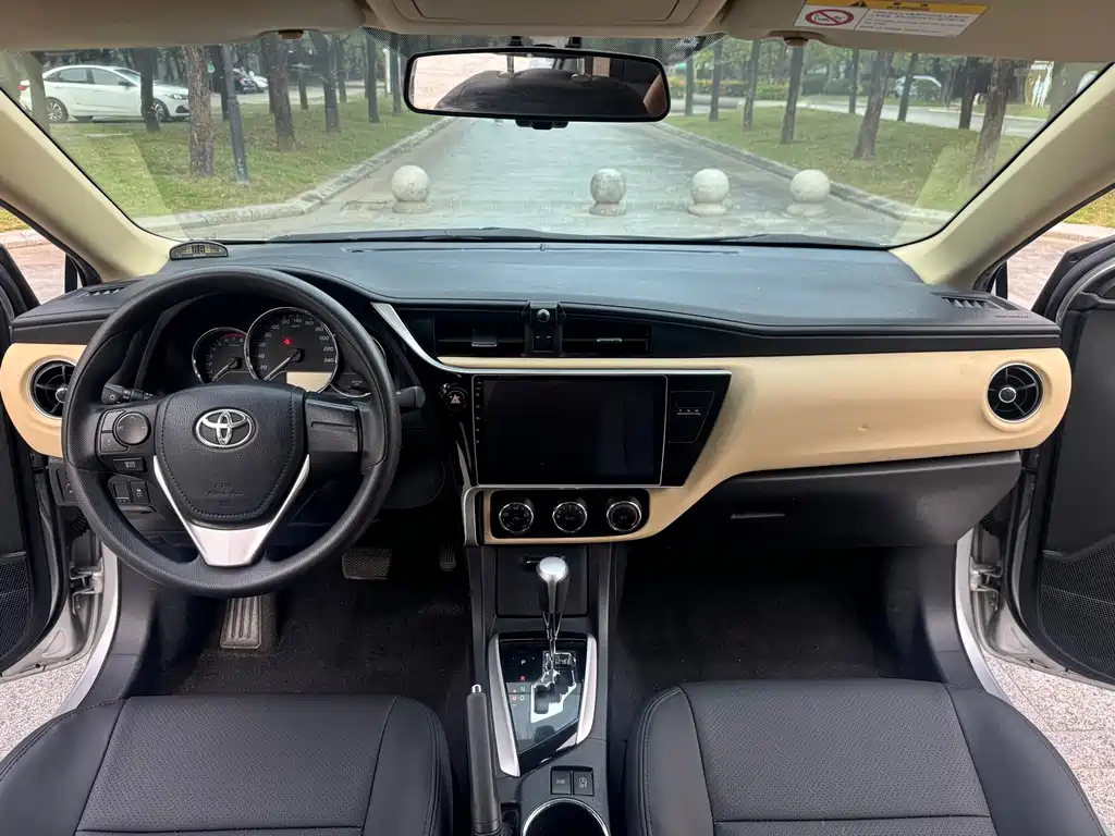 Toyota Corolla — фото 5