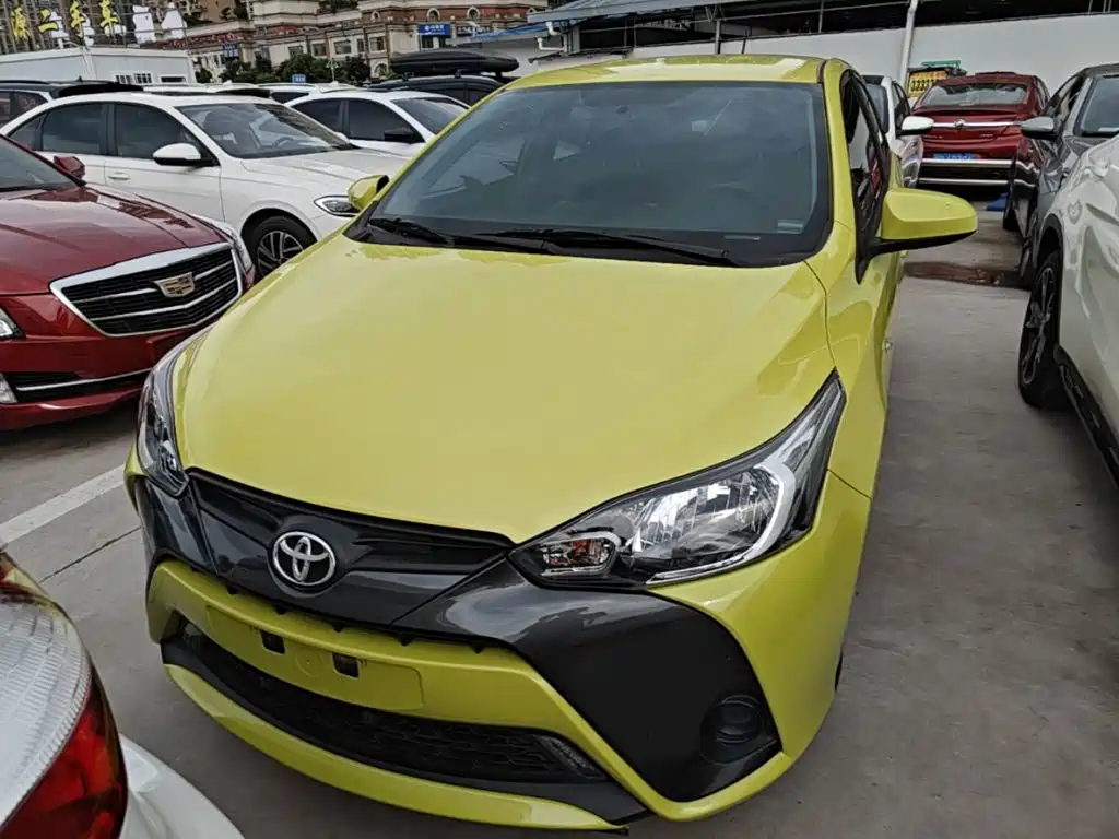 Toyota Yaris L — фото 3