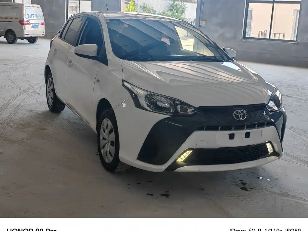 Toyota Yaris L — фото 3