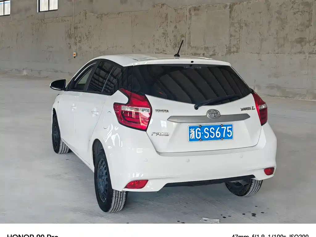 Toyota Yaris L — фото 7