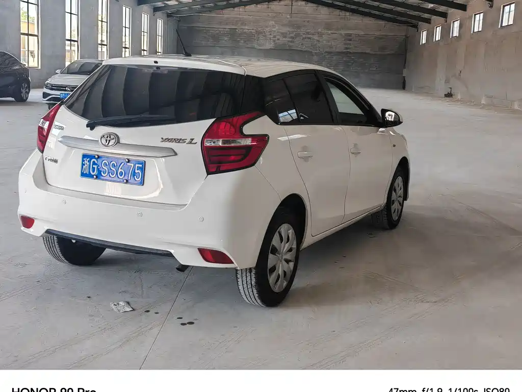 Toyota Yaris L — фото 8