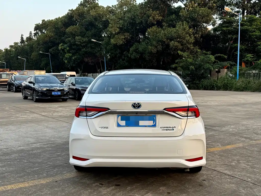 Toyota Corolla — фото 8