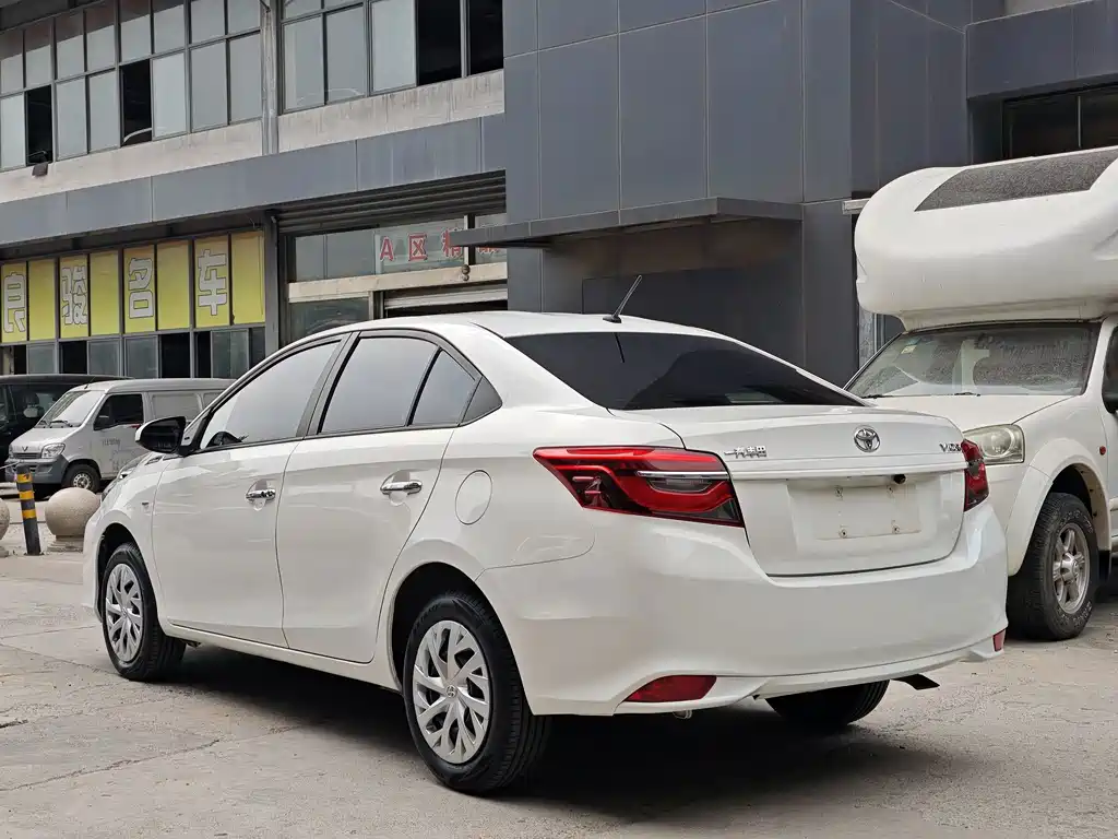 Toyota Vios — фото 6