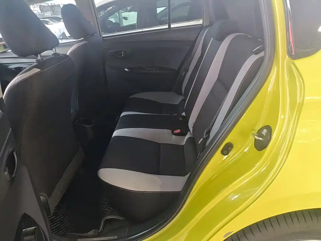 Toyota Yaris L — фото 17