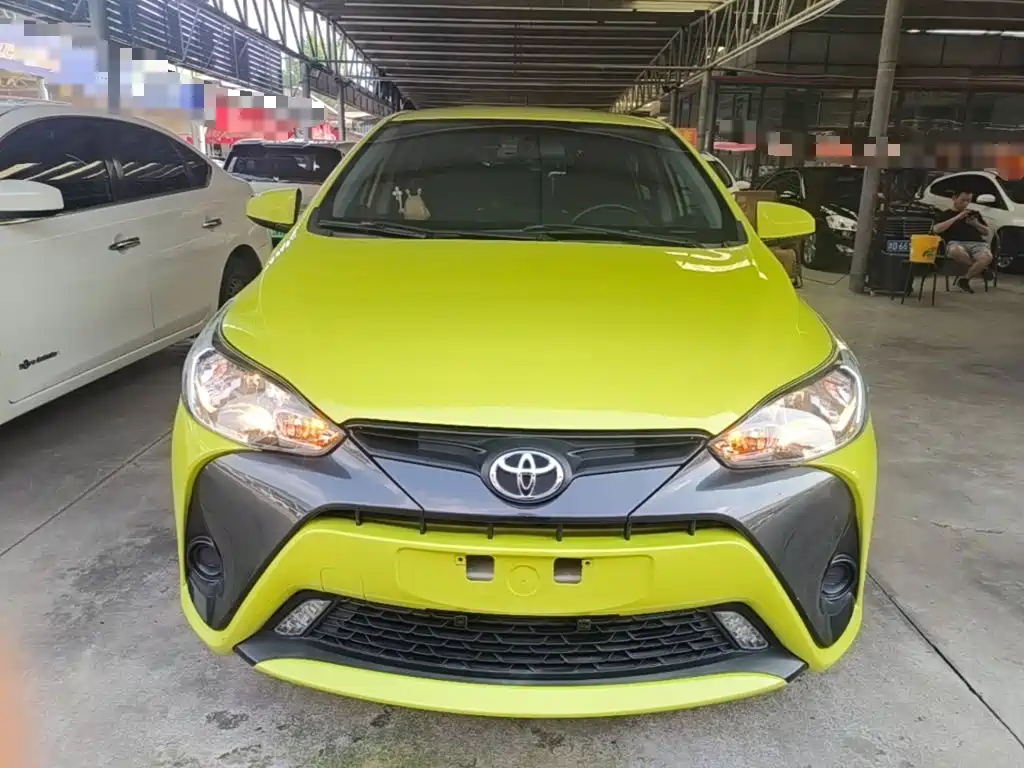 Toyota Yaris L — фото 3