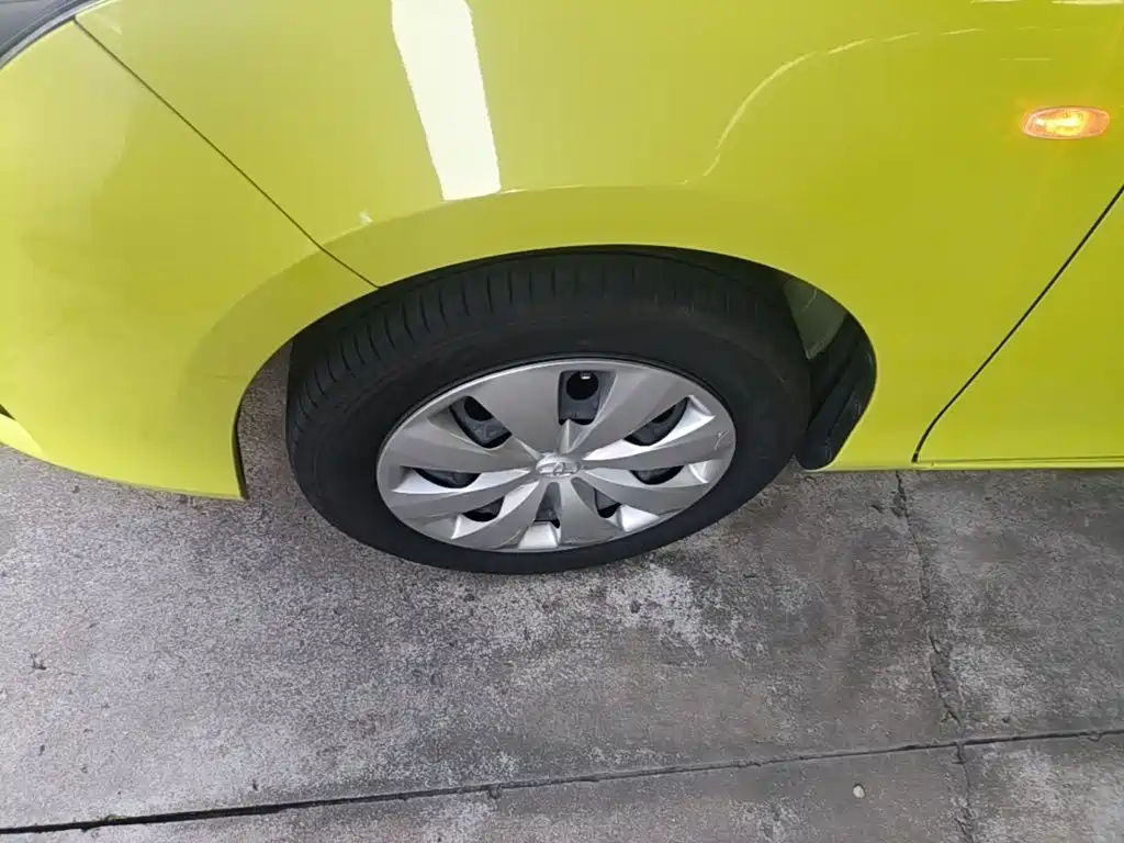 Toyota Yaris L — фото 23