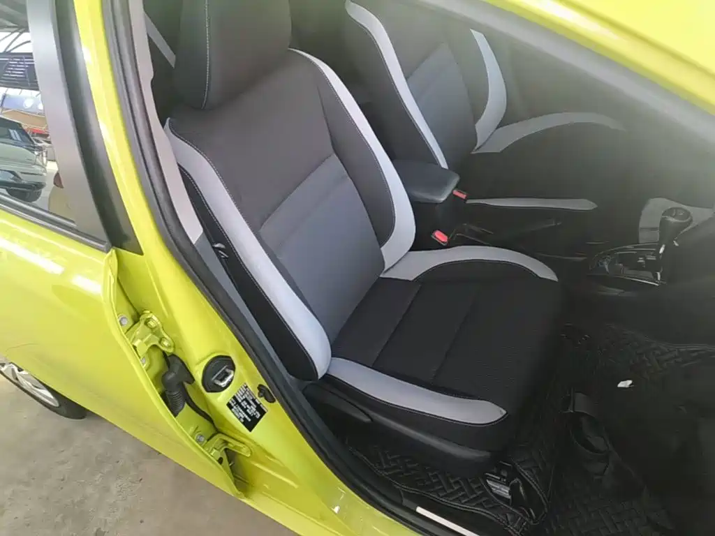 Toyota Yaris L — фото 25