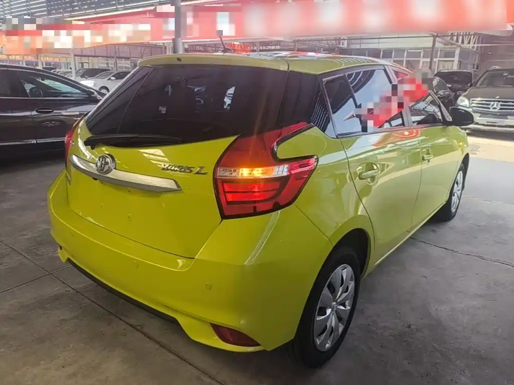 Toyota Yaris L — фото 7