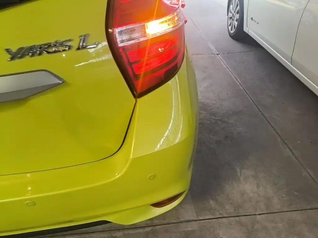 Toyota Yaris L — фото 8