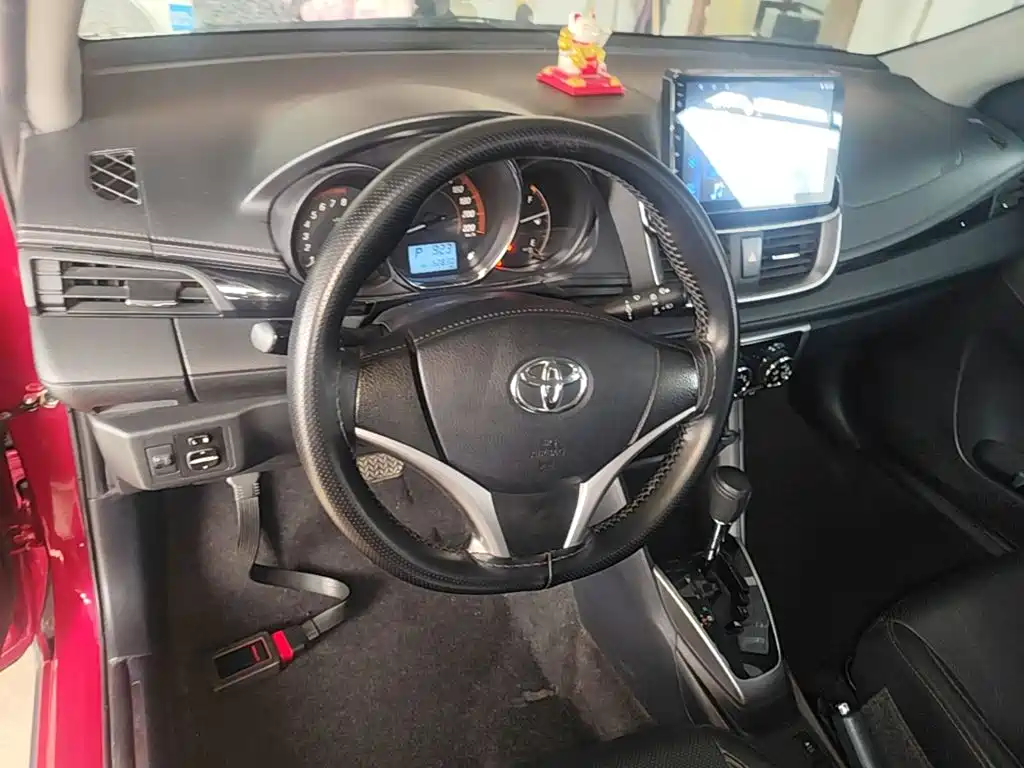 Toyota Yaris L — фото 11