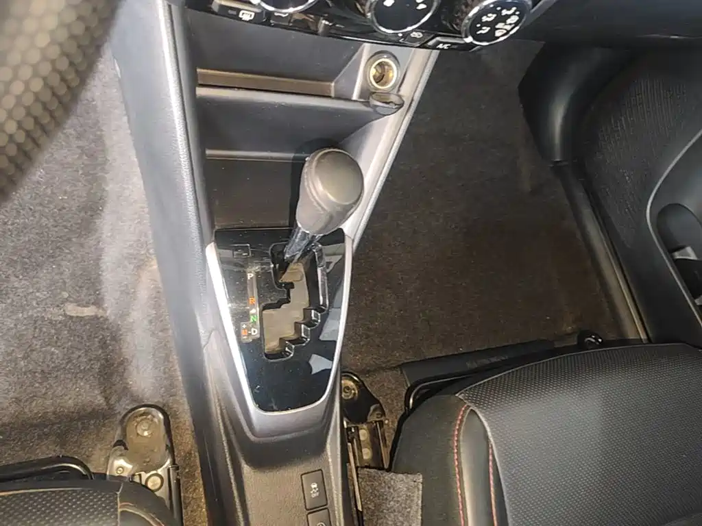 Toyota Yaris L — фото 14