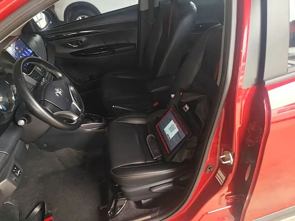 Toyota Yaris L — фото 15