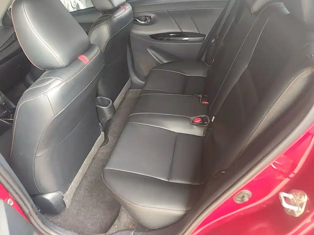 Toyota Yaris L — фото 17