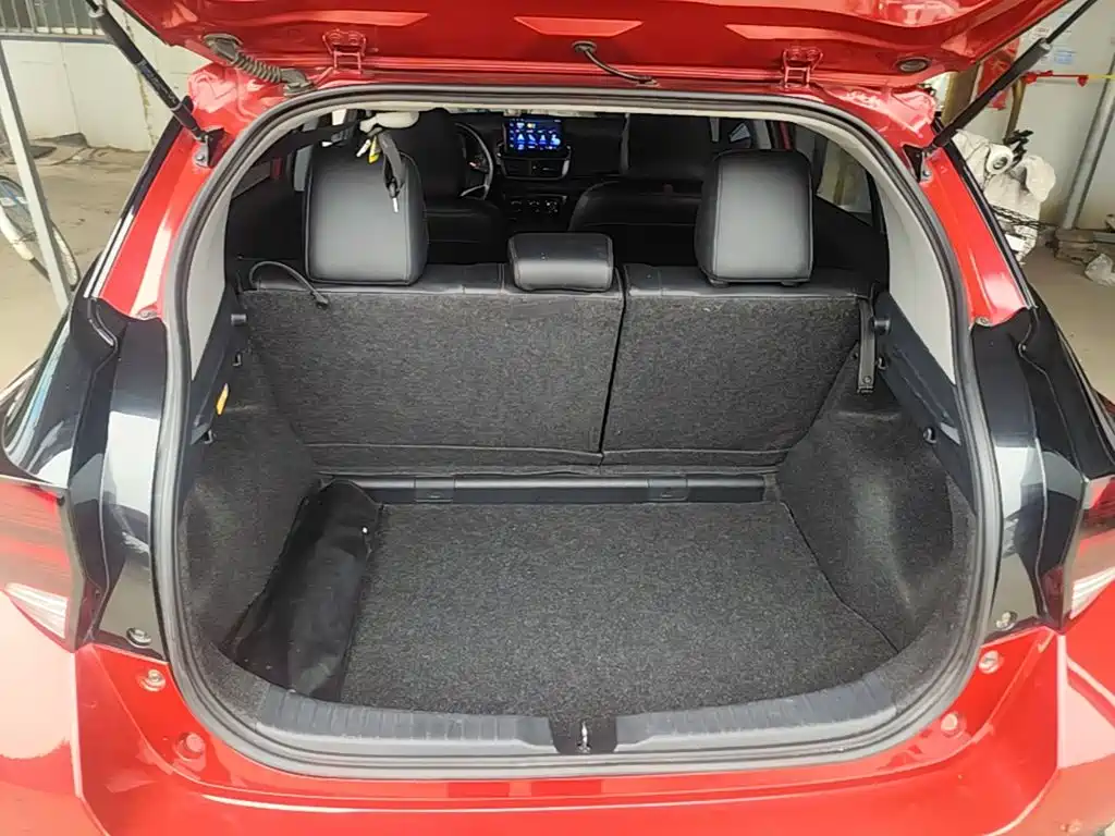 Toyota Yaris L — фото 19