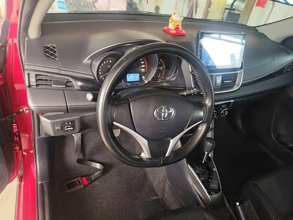 Toyota Yaris L — фото 10