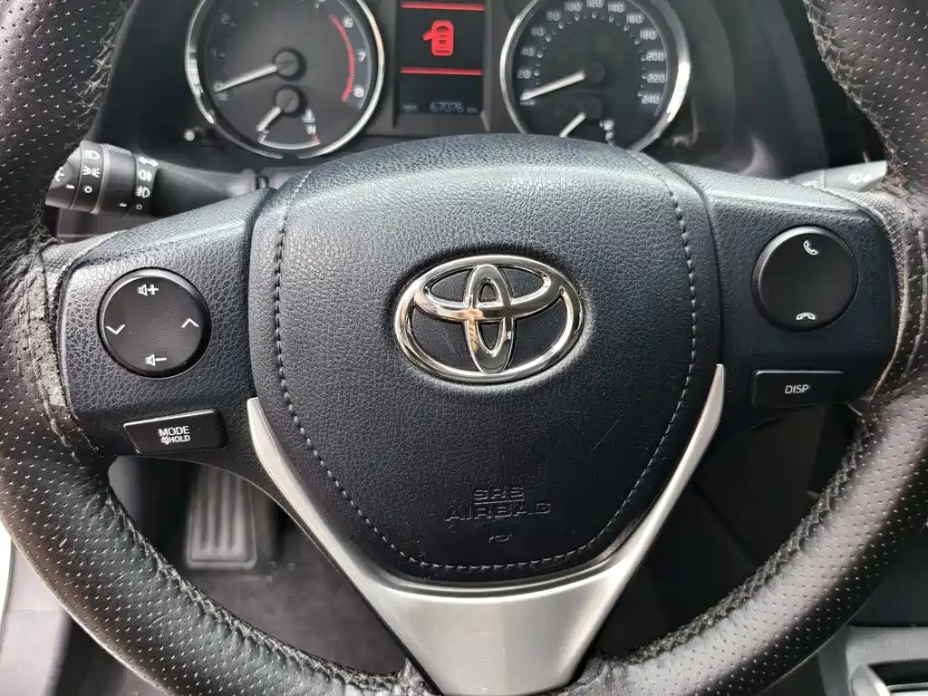 Toyota Corolla — фото 14