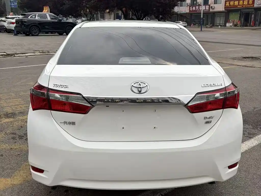 Toyota Corolla — фото 4