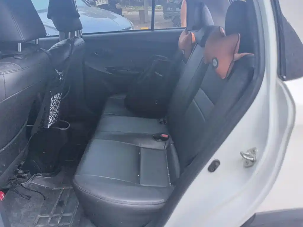 Toyota Yaris L — фото 13