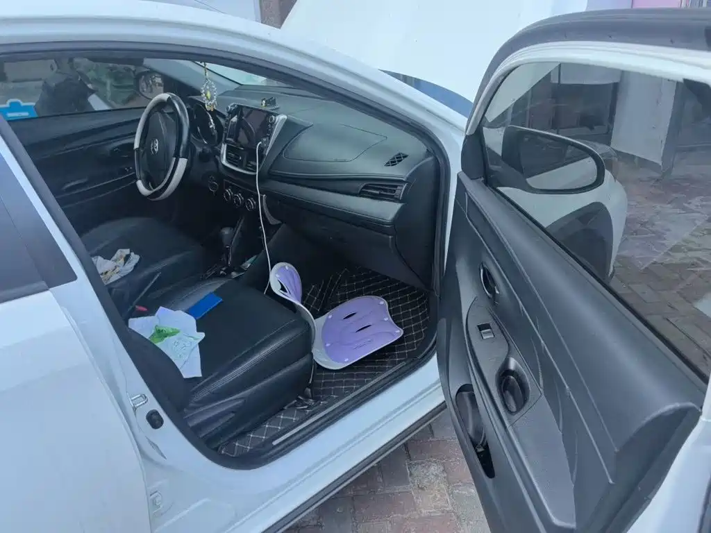 Toyota Yaris L — фото 19