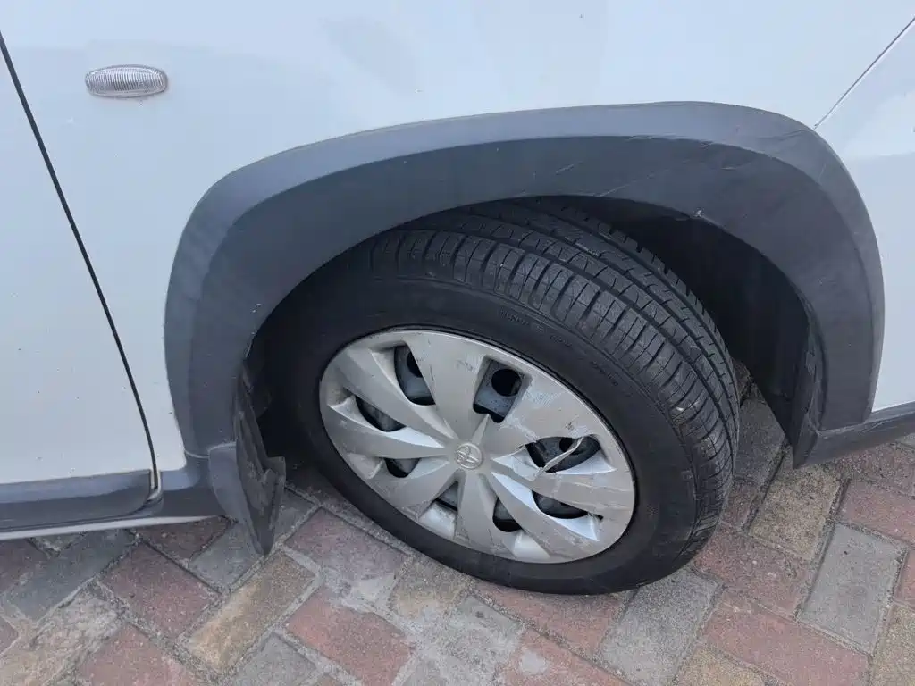 Toyota Yaris L — фото 24