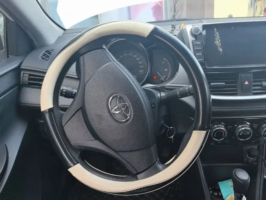 Toyota Yaris L — фото 6