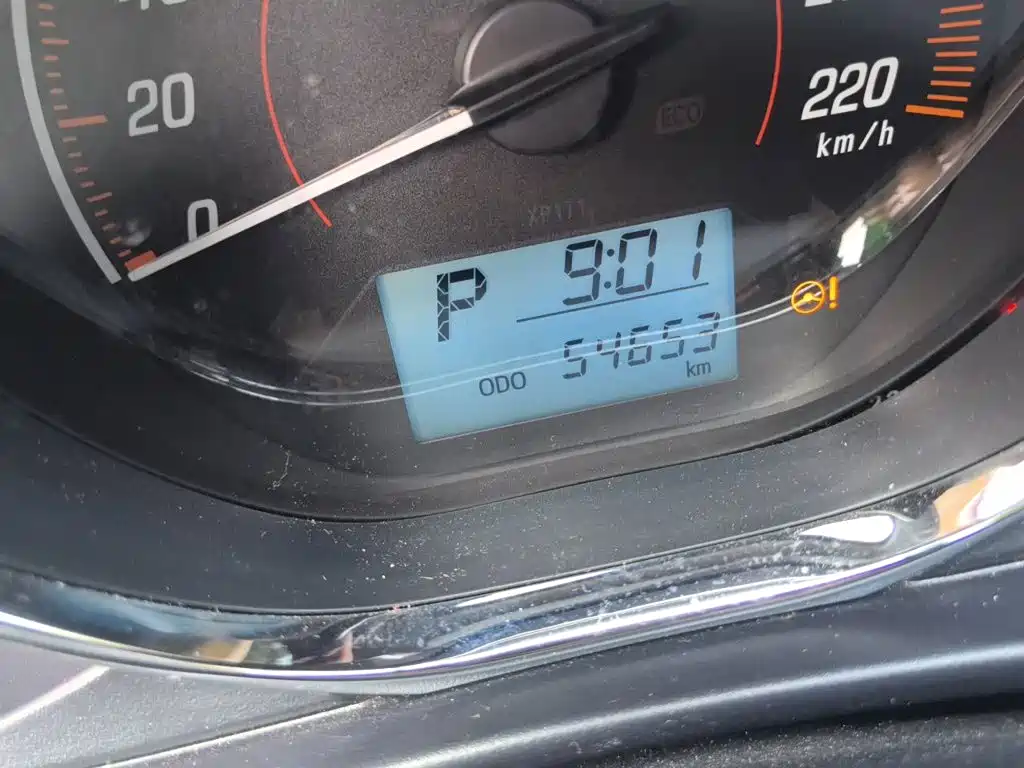 Toyota Yaris L — фото 8