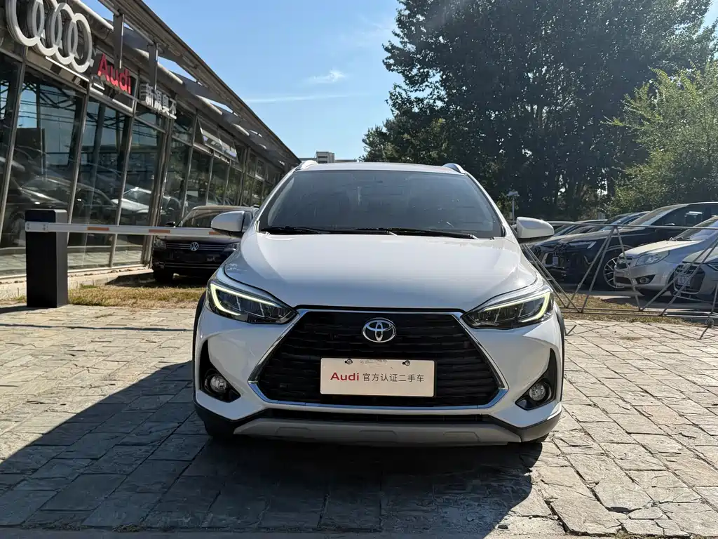 Toyota Yaris L — фото 2