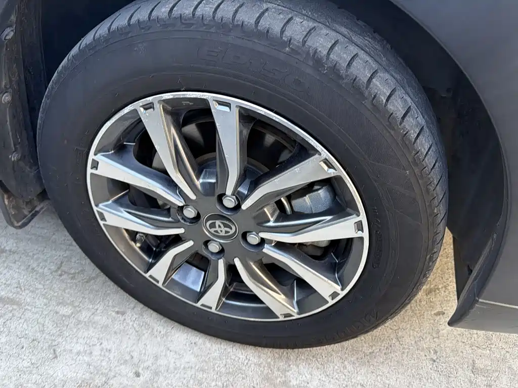 Toyota Yaris L — фото 11