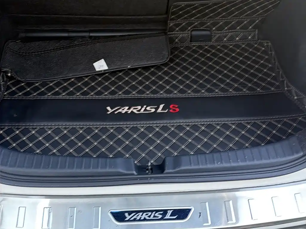 Toyota Yaris L — фото 14