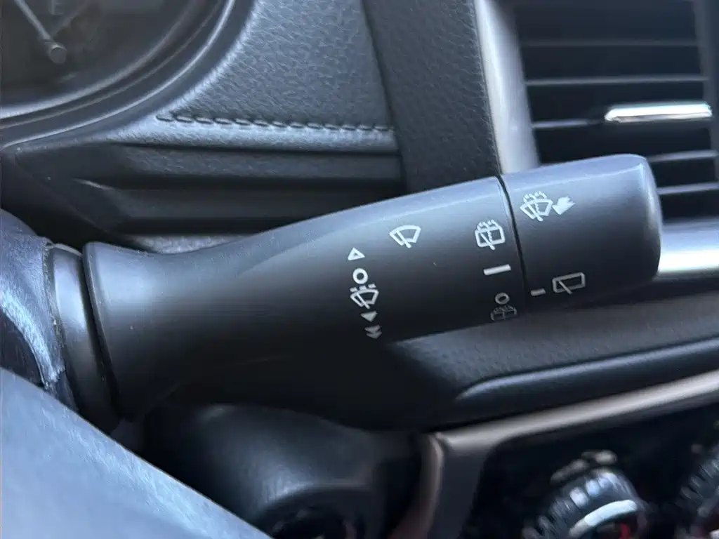 Toyota Yaris L — фото 20