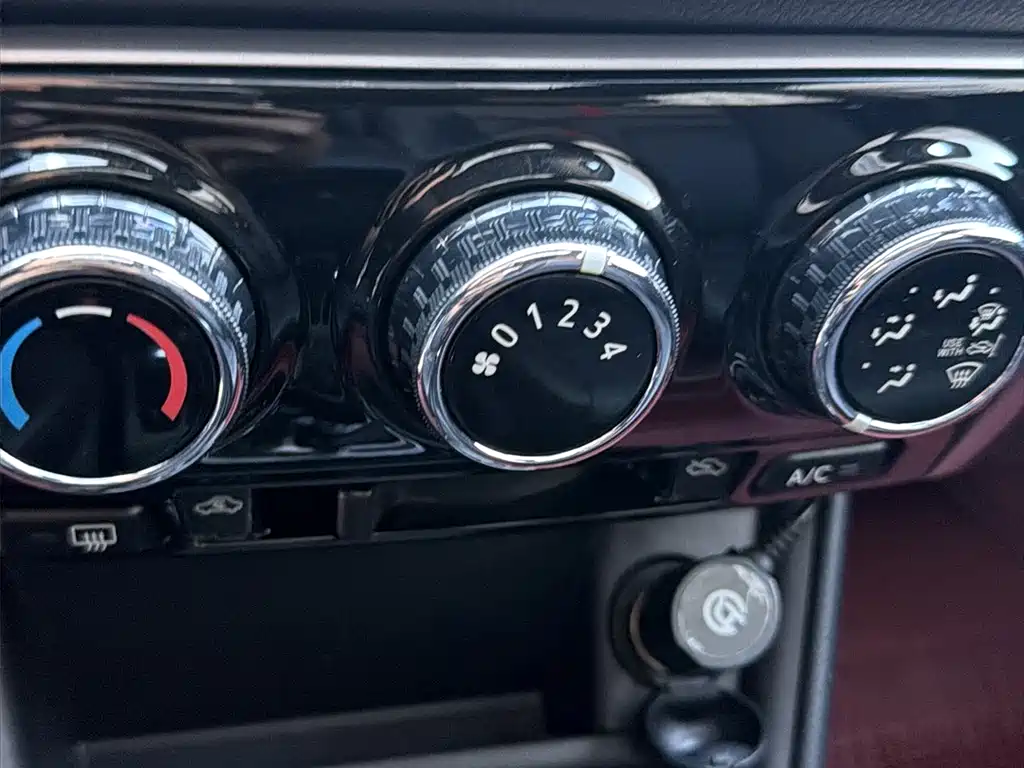 Toyota Yaris L — фото 22