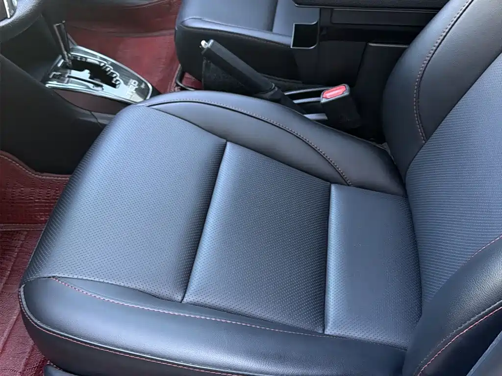 Toyota Yaris L — фото 24