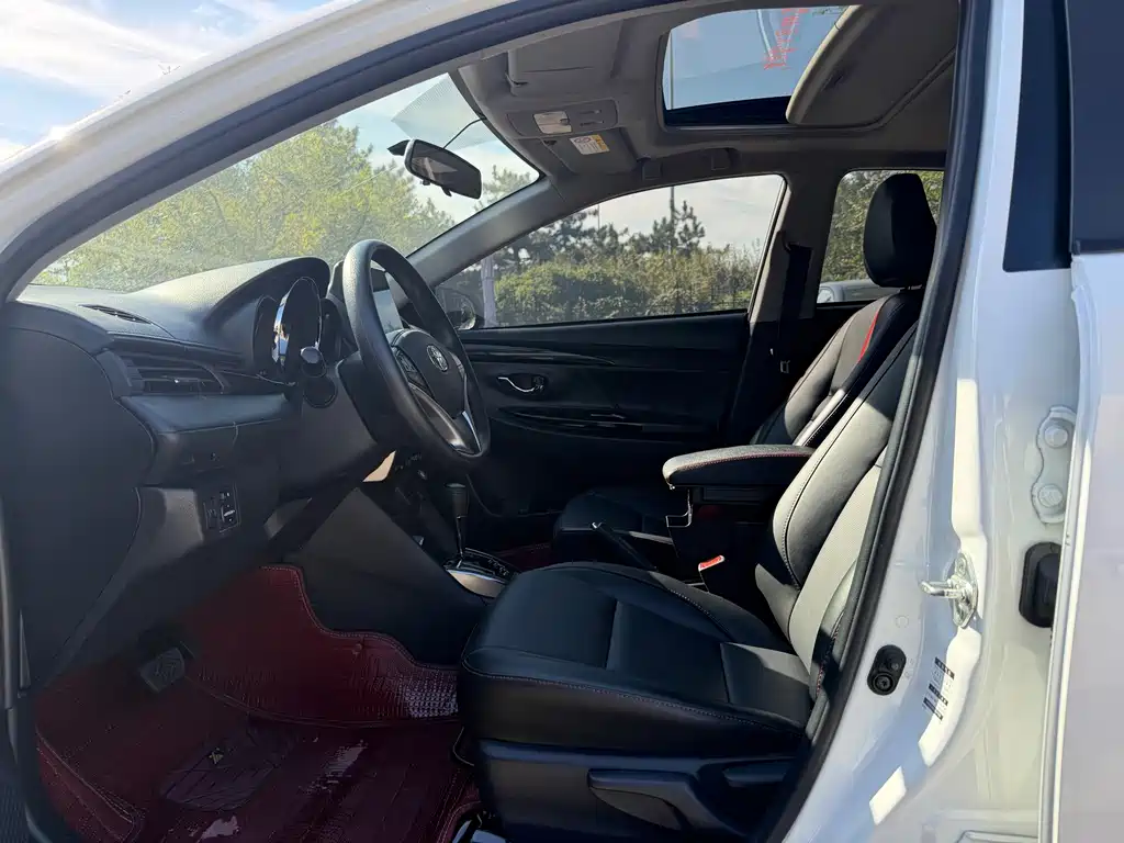 Toyota Yaris L — фото 6