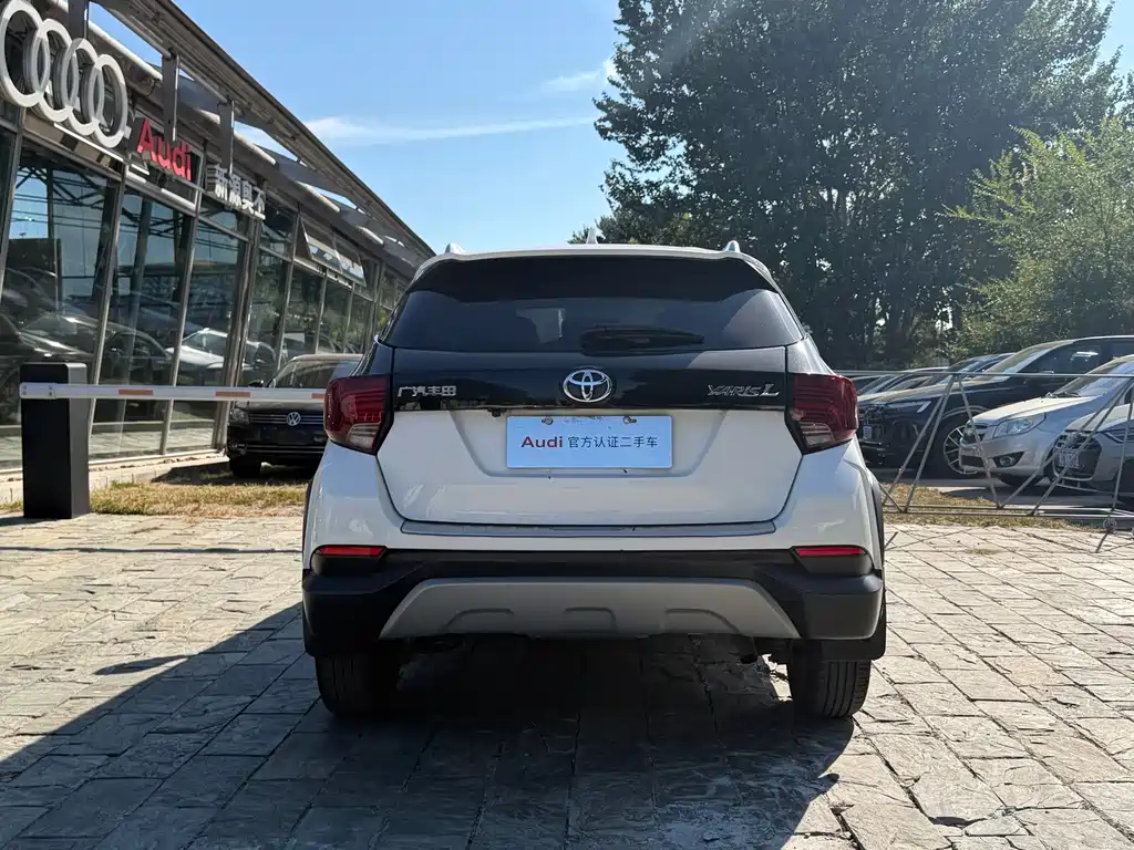 Toyota Yaris L — фото 9