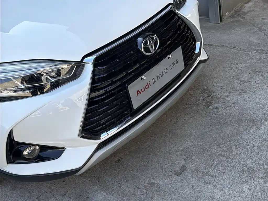 Toyota Yaris L — фото 10