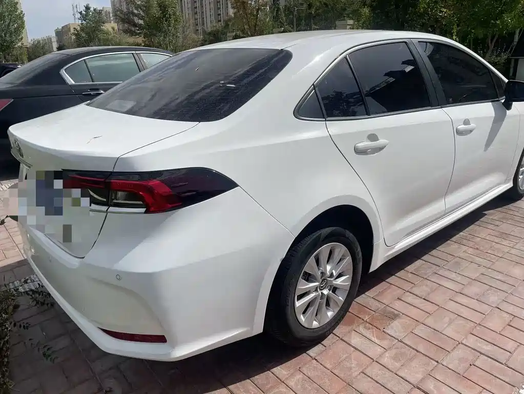 Toyota Corolla — фото 2