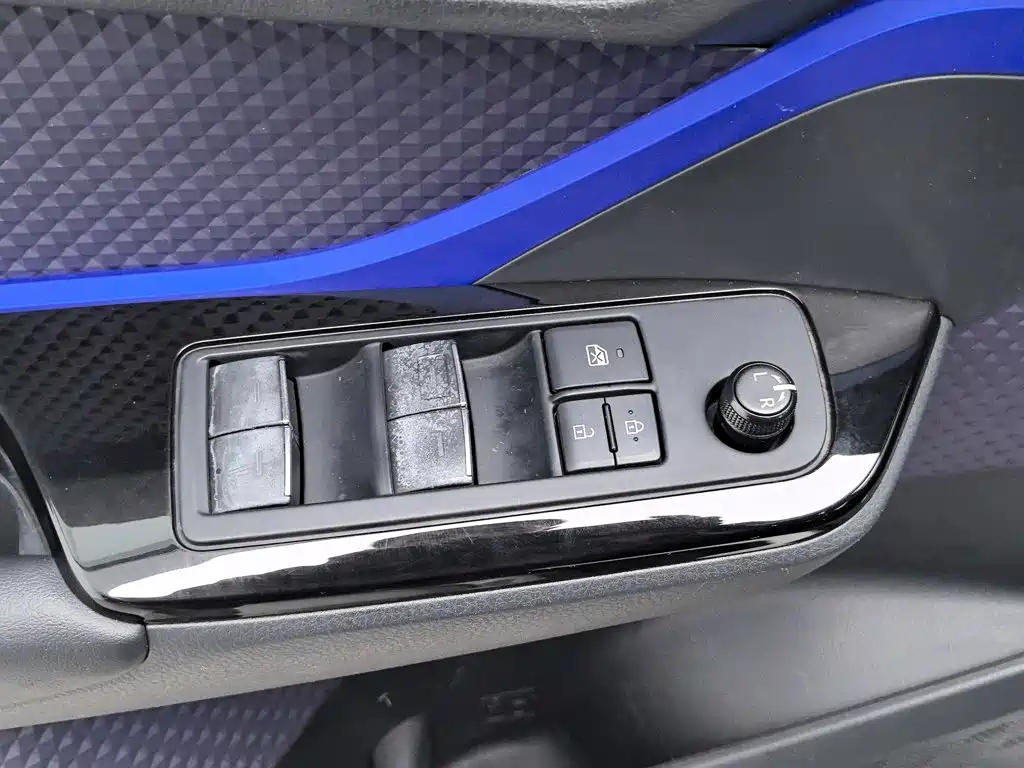 Toyota IZOA — фото 9