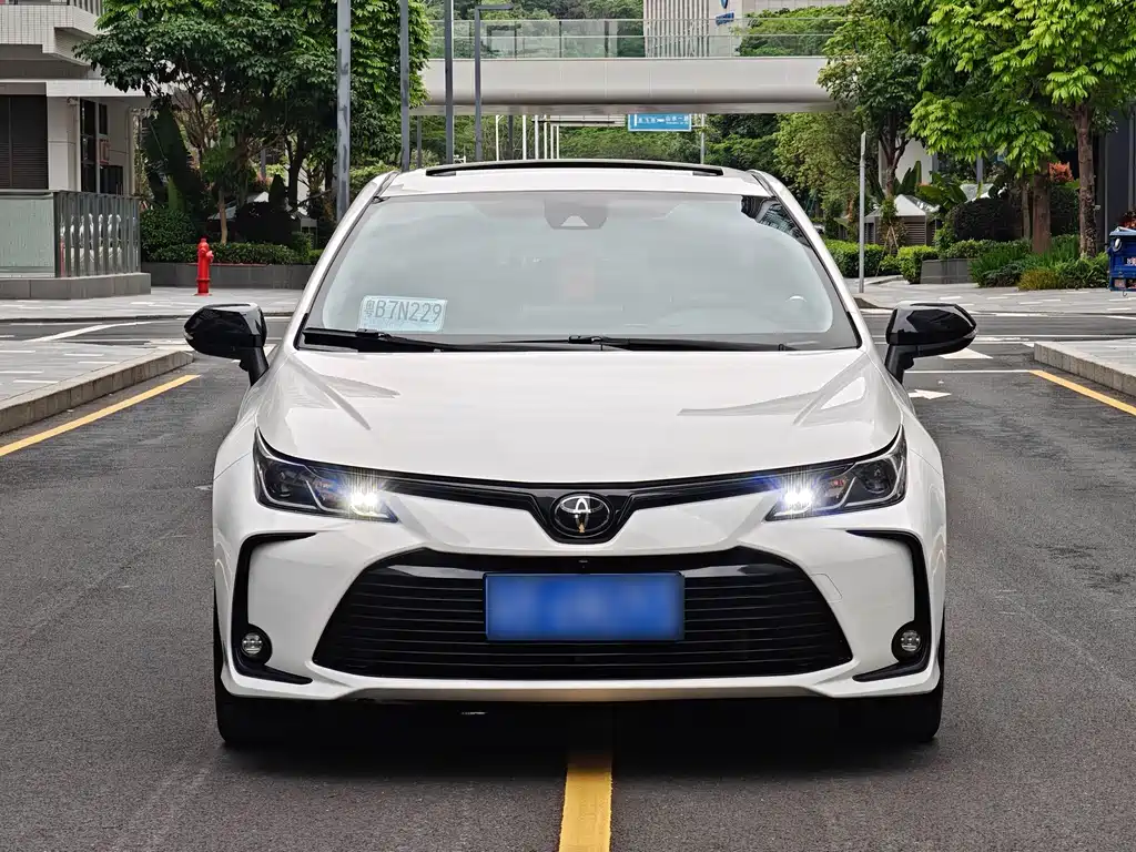 Toyota Corolla — фото 2