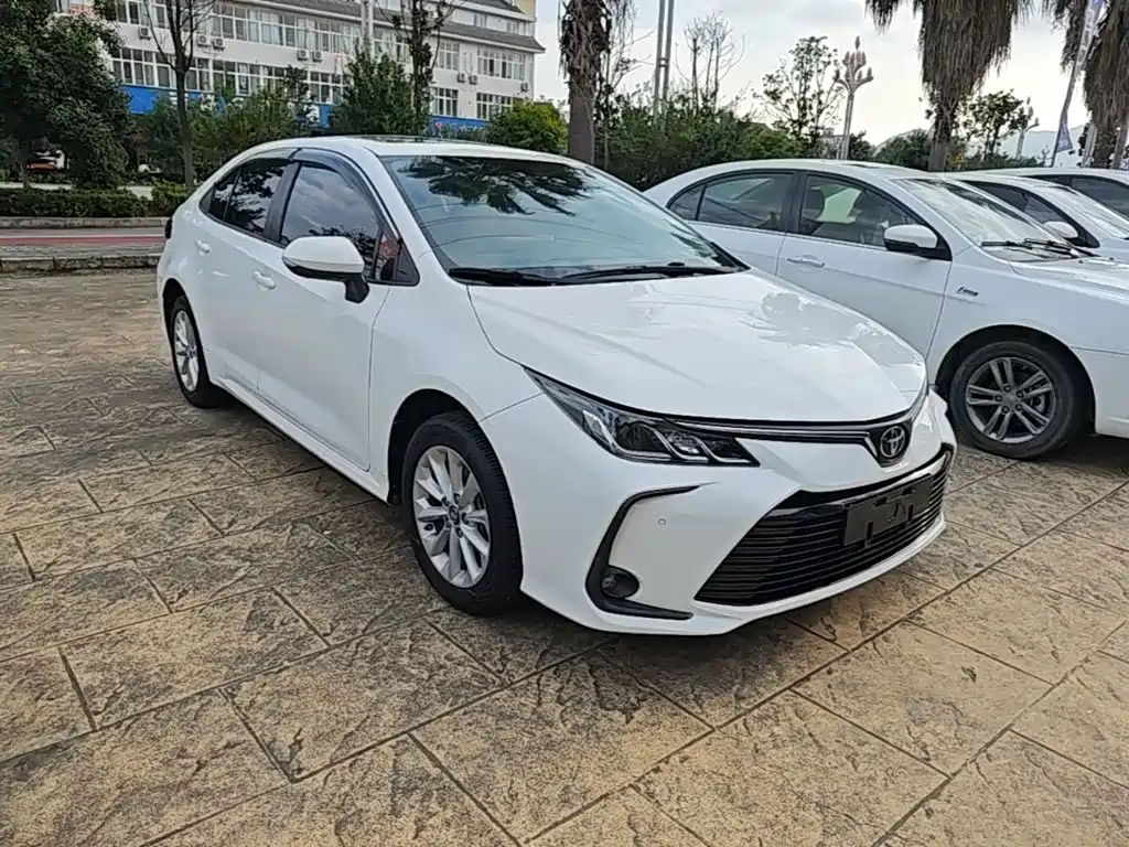 Toyota Corolla — фото 4