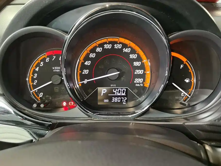 Toyota Yaris L — фото 14
