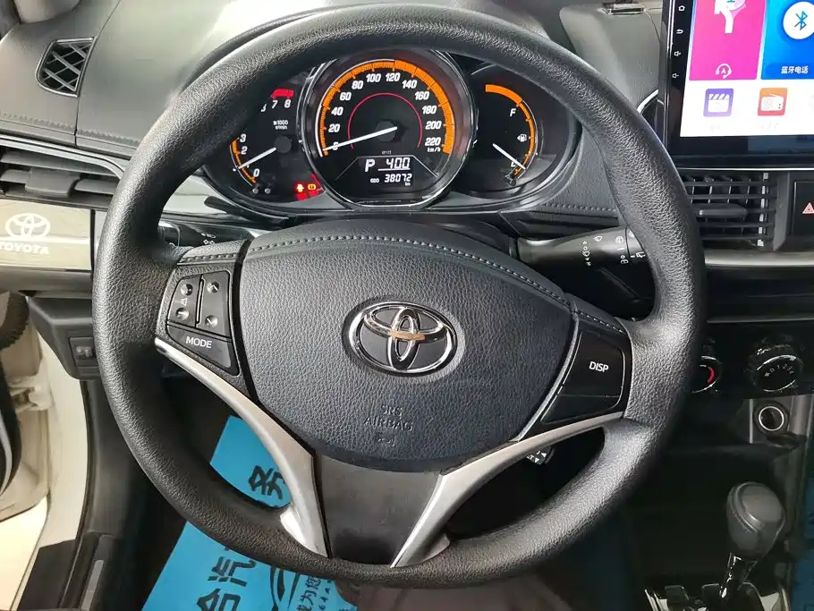 Toyota Yaris L — фото 15
