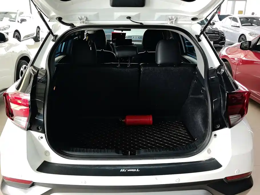 Toyota Yaris L — фото 4