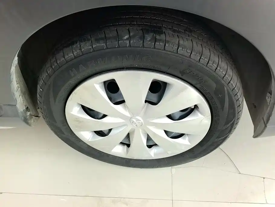 Toyota Yaris L — фото 6