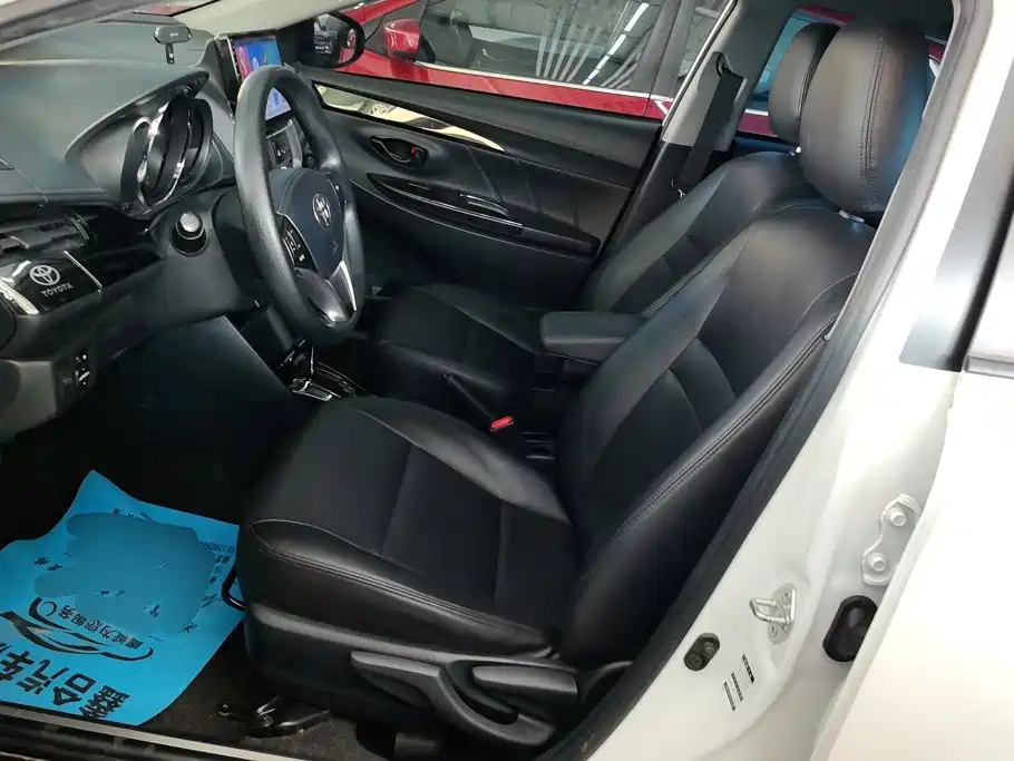 Toyota Yaris L — фото 9