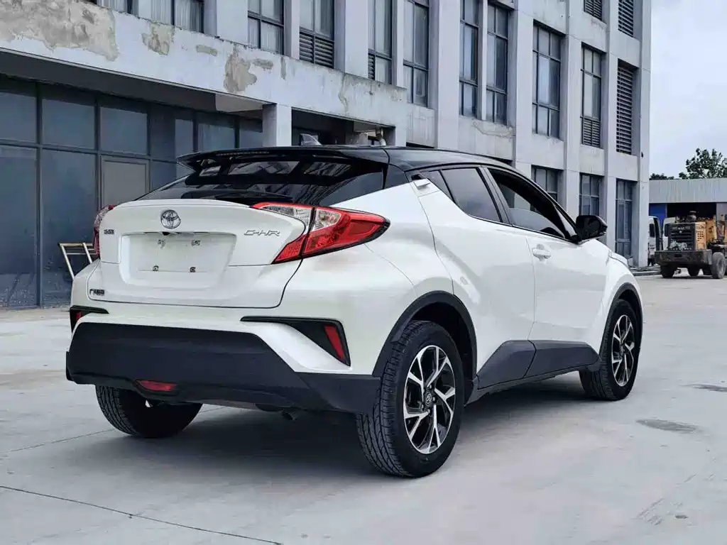 Toyota C-HR — фото 9