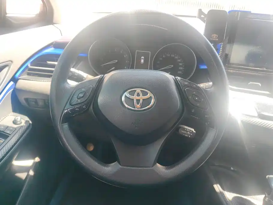 Toyota C-HR — фото 15