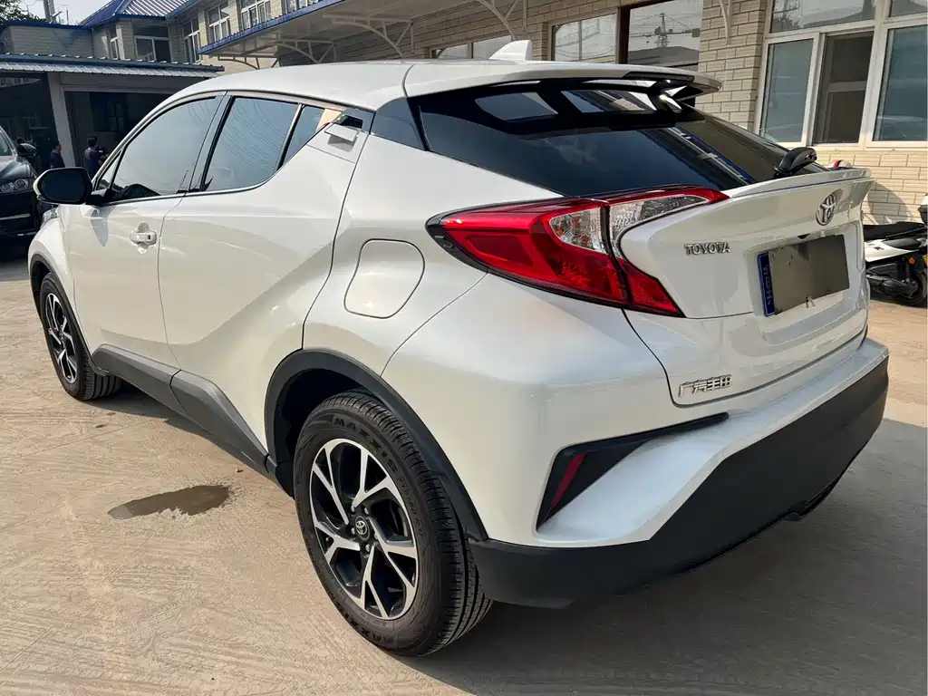 Toyota C-HR — фото 7