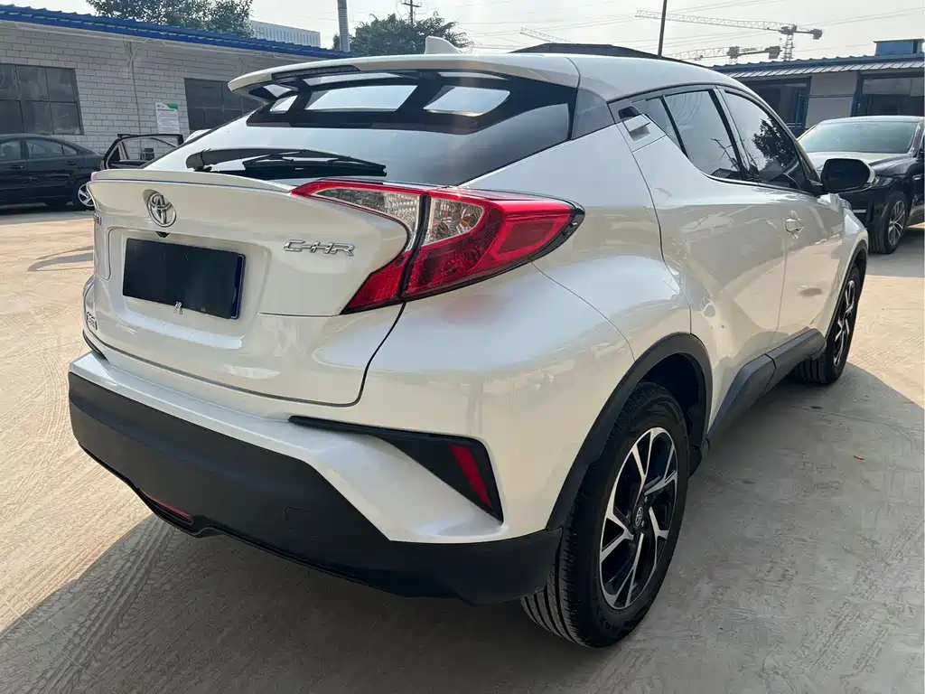 Toyota C-HR — фото 9