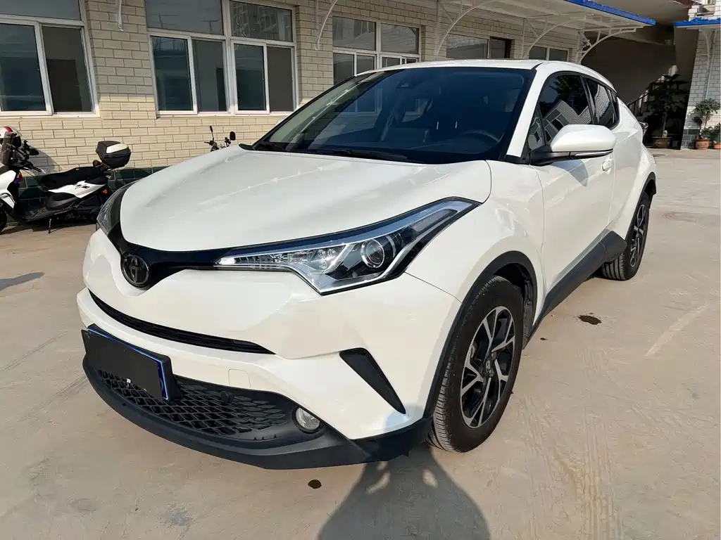 Toyota C-HR — фото 1